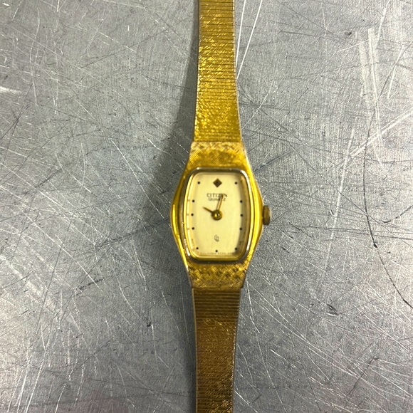 Citizen Quartz Accessories - Citizen Quartz women’s watch. Works, but needs a battery.